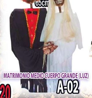 Matrimonio medio cuerpo grande con luz